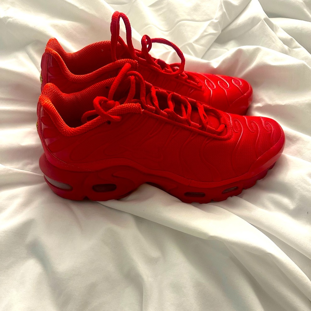 Nike Air Max Plus. University Red.
